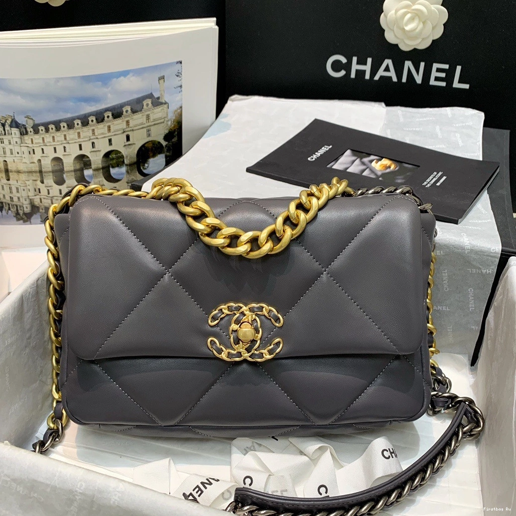 First Bag Ru 19 FLAP BAG CHANEL 0821